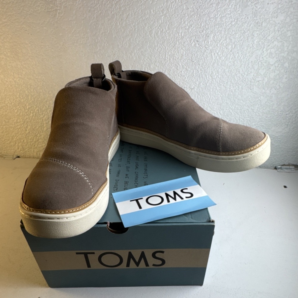 TOMS Paxton Womens Taupe Gray Suede Water Resistant Slip-On Shoes 10 10014101